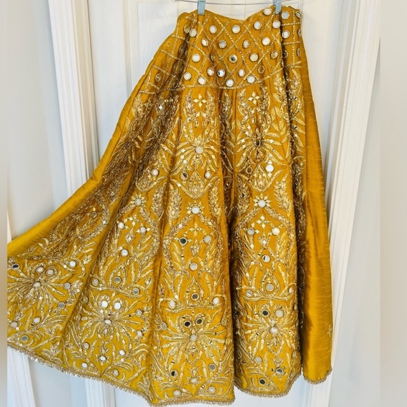 Mehndi Mayoun lehenga choli - Picture 3 of 3